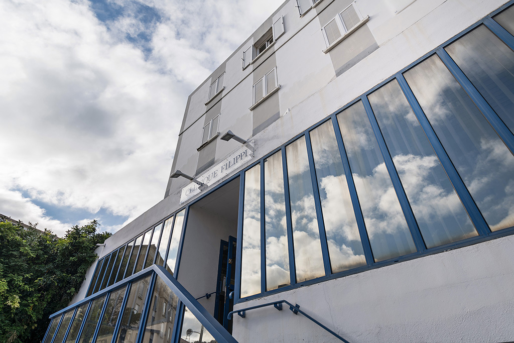 Façade vitrée de la Clinique Filippi